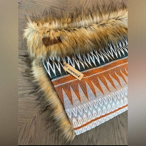 🎉3X HOST PICK🎉Like New, Athena Artisan crafted Snuggle Bed for Pets. - Picture 5 of 6